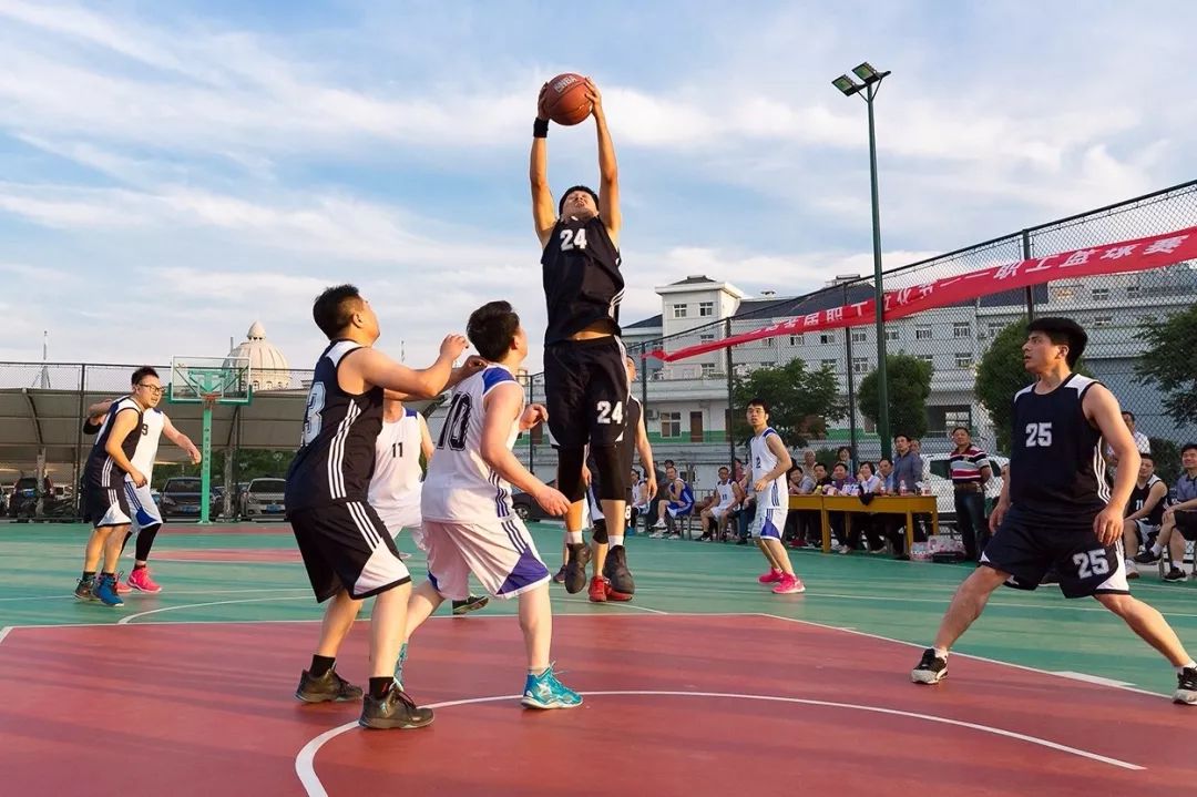 第97届奥斯卡金像奖获奖名单出炉 《阿诺拉》横扫五大奖项成最大赢家